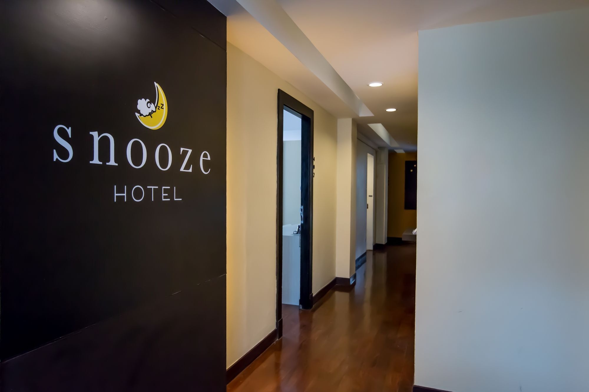 Snooze Hotel Thonglor Bangkok Ngoại thất bức ảnh